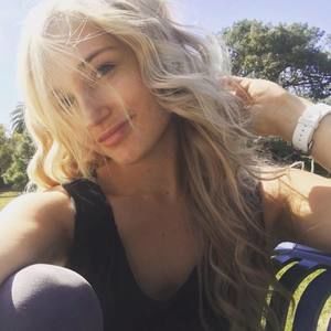 Meet your Posher, Julia